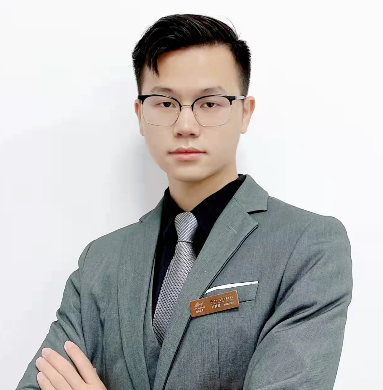 图2：刘腾越同学在易居企业集团工作照