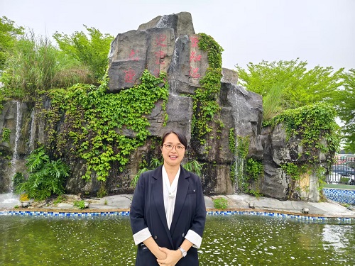 内外贸易教研室何燕君.jpg 内外贸易教研室何燕君.jpg