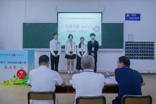 参赛选手汇报.jpg 参赛选手汇报.jpg